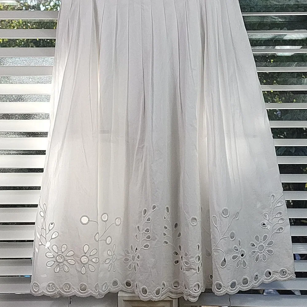 J. Crew White A-Line Skirt with Floral Embroideryrew.‎ Size 8